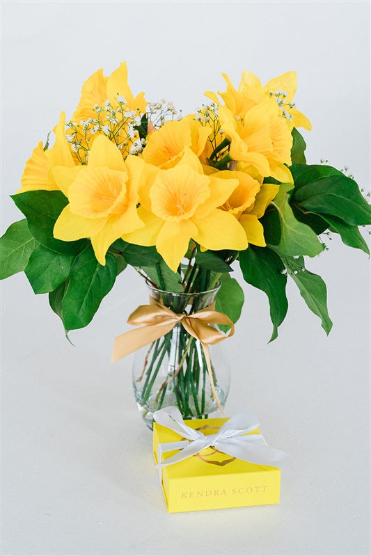 Kendra Scott Necklace & Large Arrangement